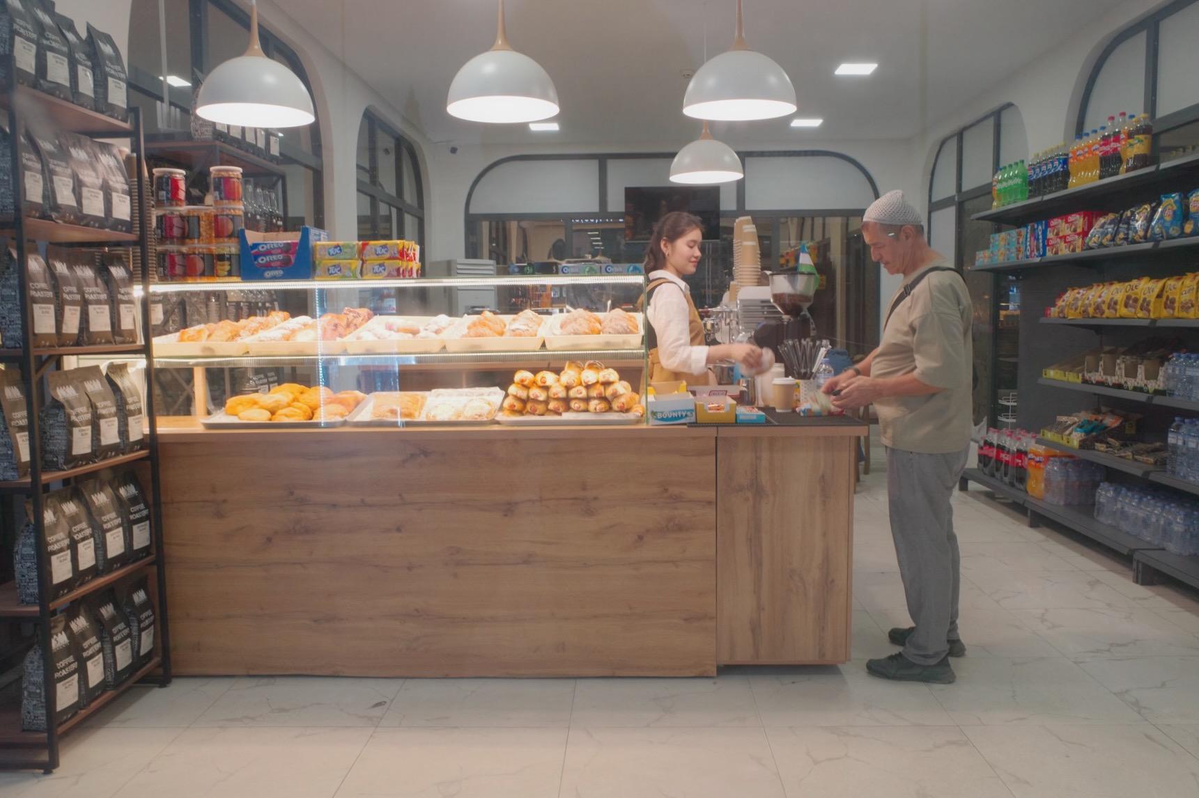 タシュケント駅そばのカフェ