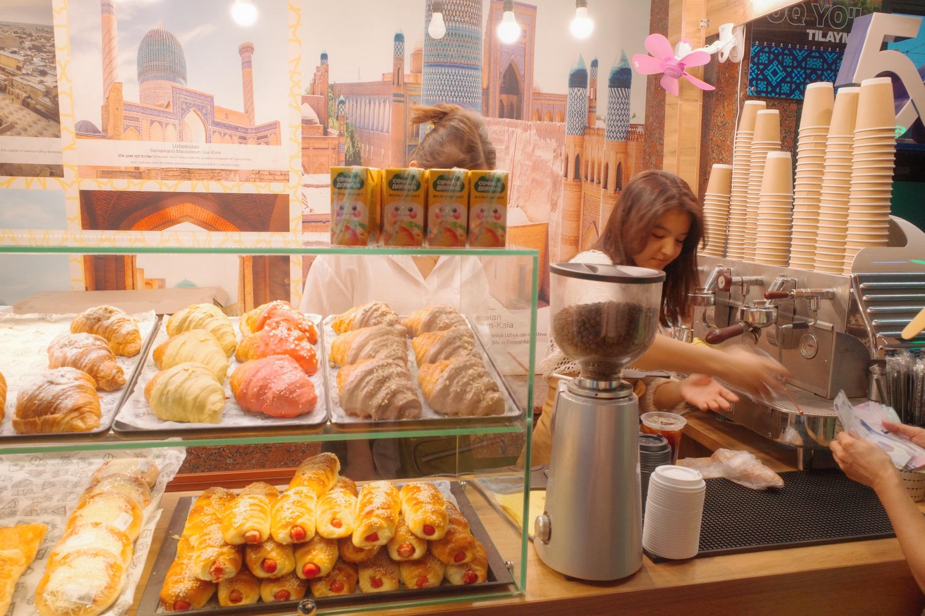 駅の中のコーヒースタンド