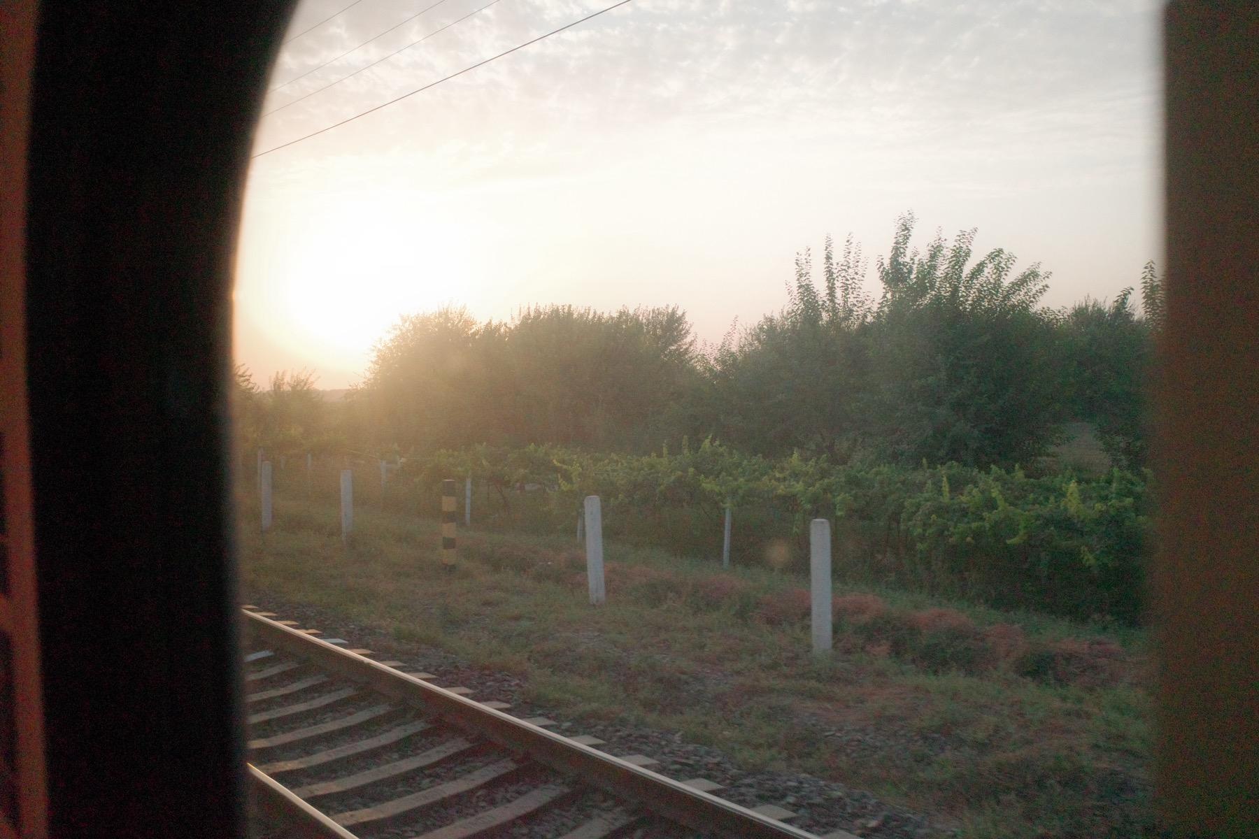 朝日がまぶしい