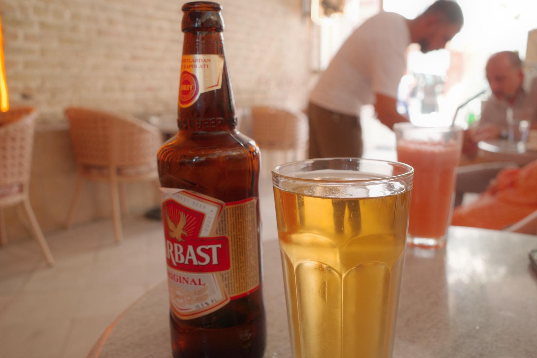 暑い中歩き回ったので、電車の時間までカフェに入って一服