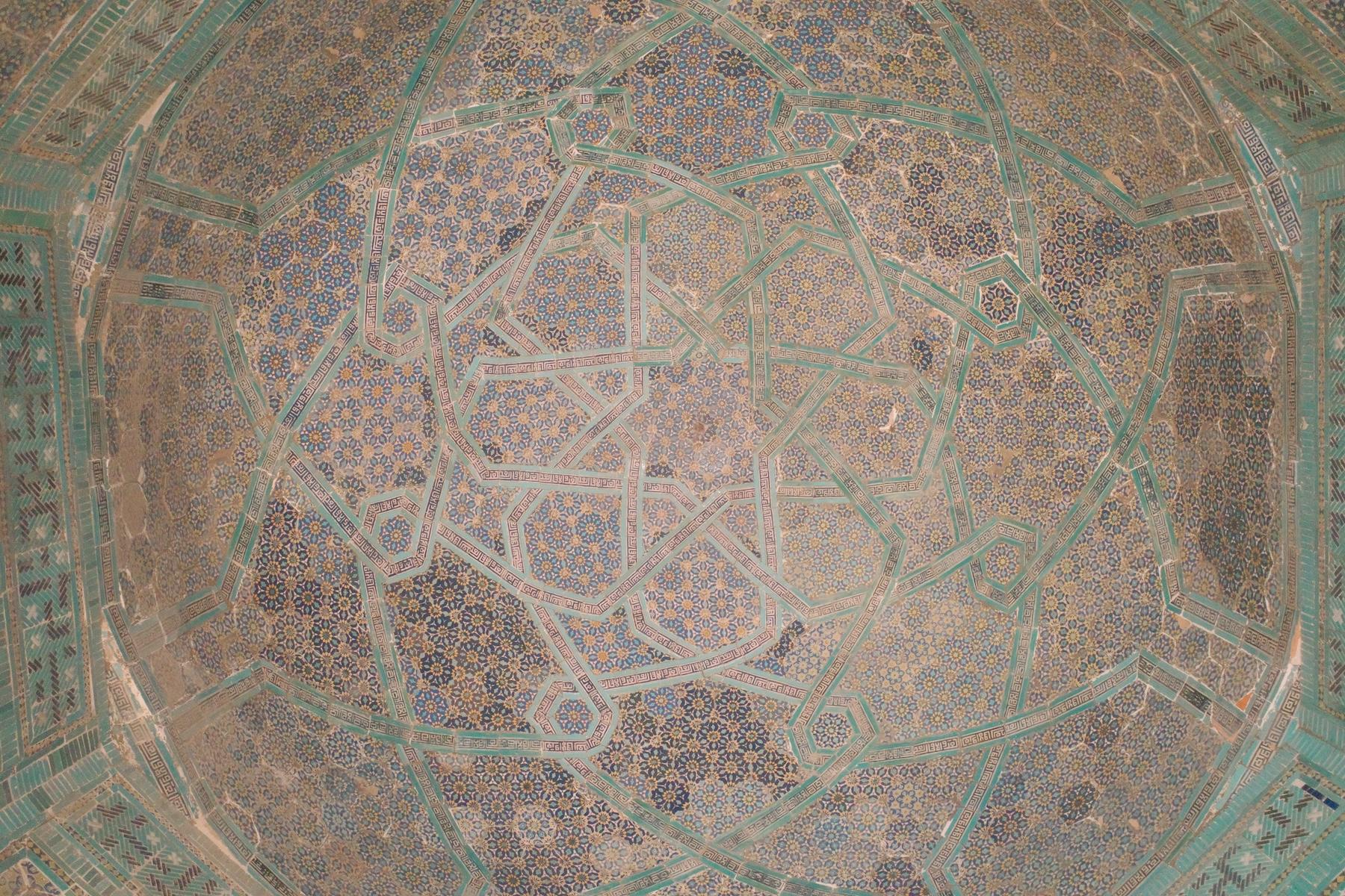 天井のモザイクが圧巻