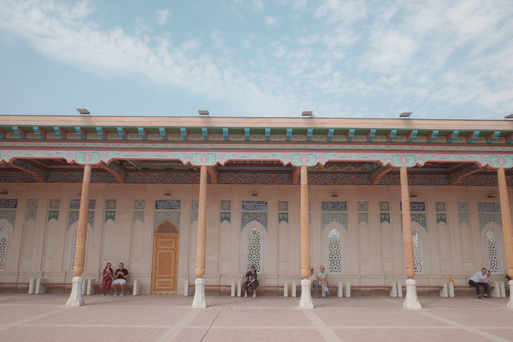 アフラシャブの丘を下りきったところにあるハズラティヒズル・モスク。