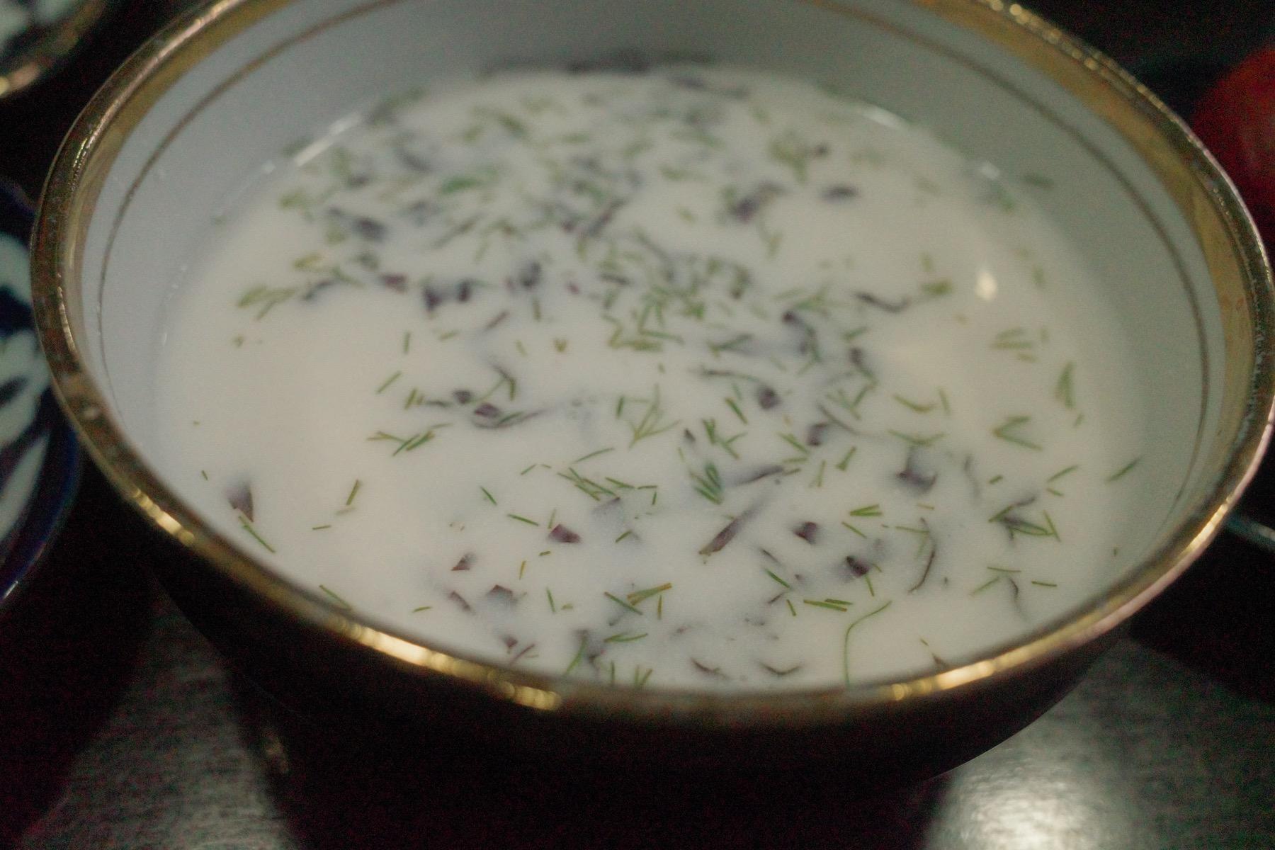 適当に頼んだスープ。独特の酸味がある不思議な味だった