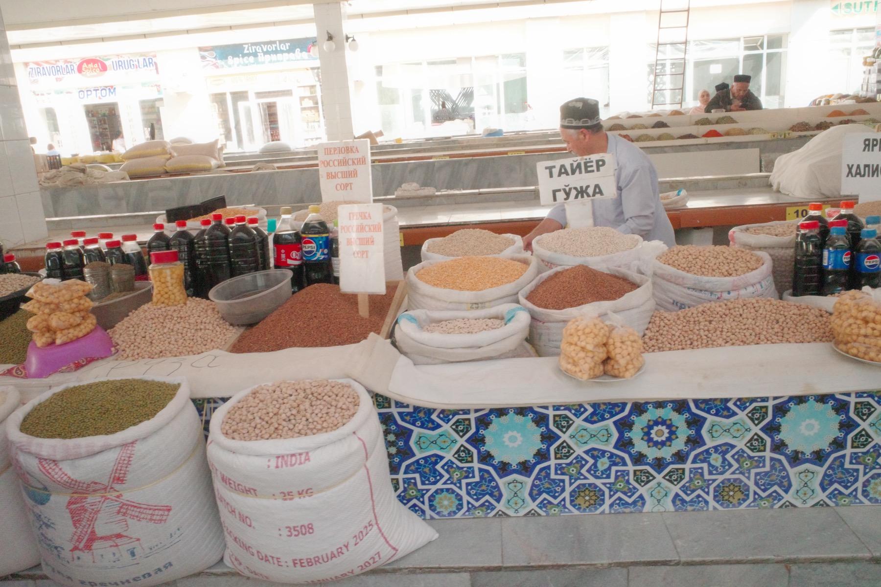 豆や穀物の量り売り
